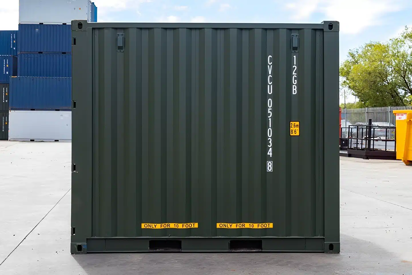 Durable one-trip steel shipping container with ventilation vents